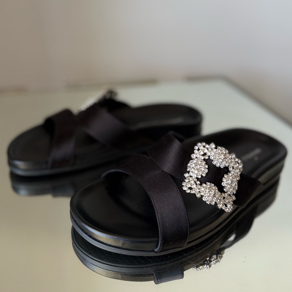 New MANOLO BLAHNIK Chilanghi Crystal Buckle Slide Sandals $1,095 37 - Picture 9 of 13